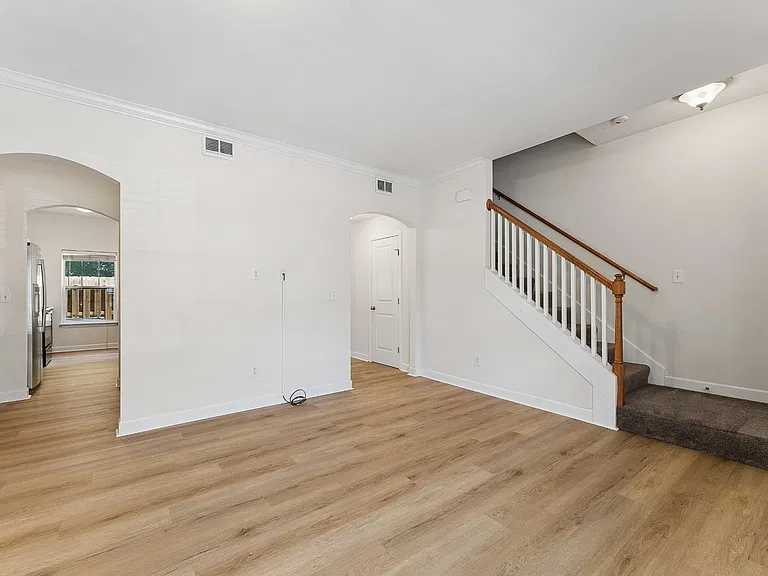 553 Rosedale Ave #107 — Photo 3