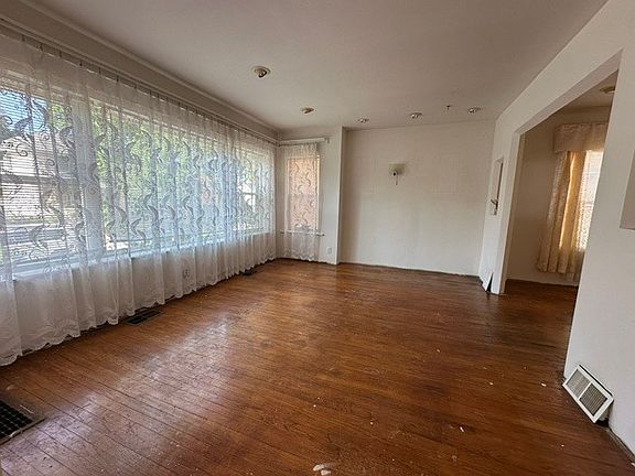 3rd image of 5921 W Berenice Ave