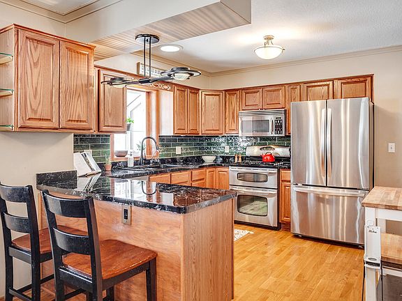 3rd image of 2722 Vale Crest Rd