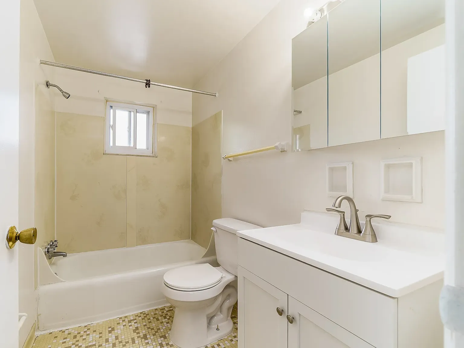 2 bed, 810 sqft, $1,095 — Photo 1