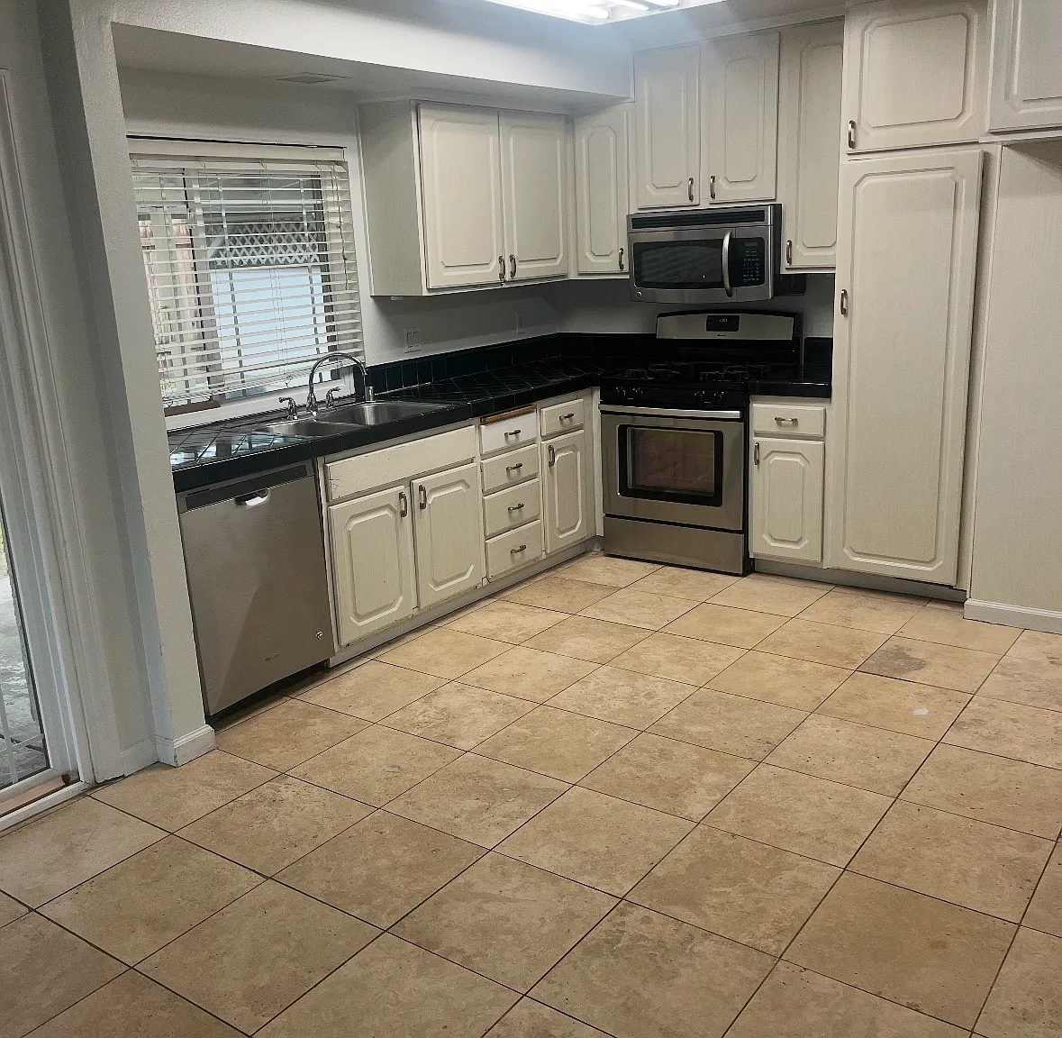 3 bed, 1444 sqft, $2,800 — Photo 4