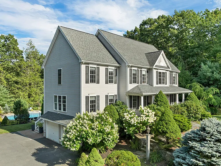 8 Hemlock Ln — Photo 4