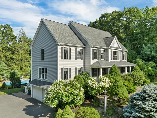 8 Hemlock Ln, Groveland, MA 01834