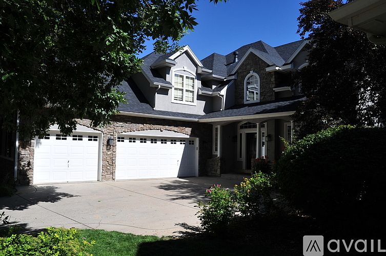 1st image of 1364 N Park Dr