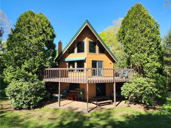 374 Latonka Dr, Mercer, PA 16137