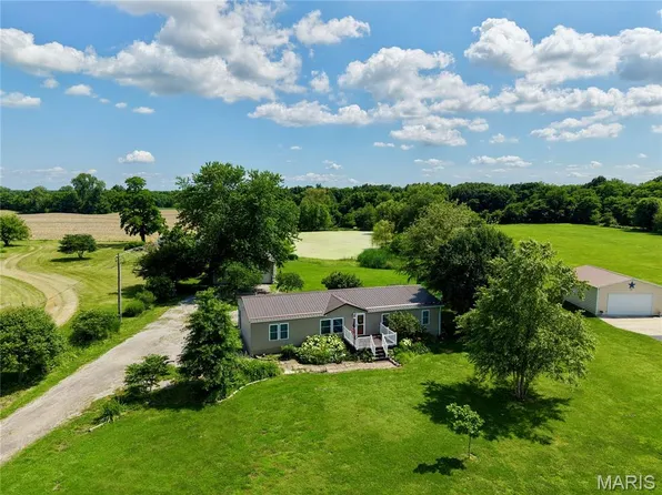 16528 Conrad Rd, Brighton, IL 62012