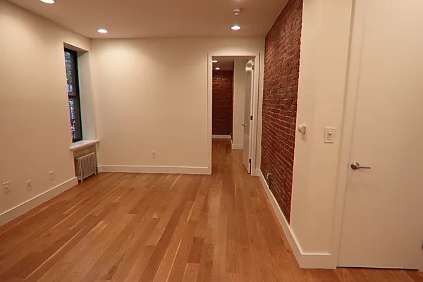 Rented by PMG Real Estate  | media 13