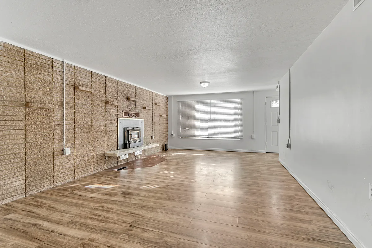 Building Photo - 13413 S Minuteman Dr #9