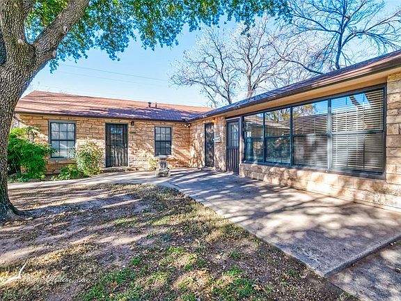 4th image of 474 College Dr
