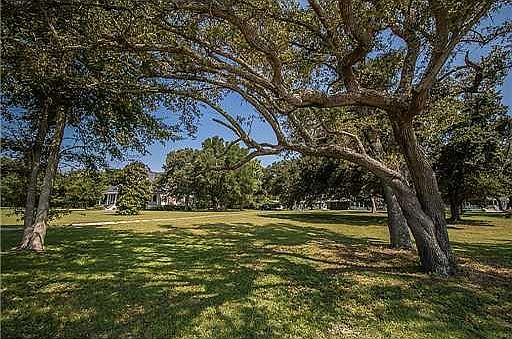2nd image of 965 E Beach Blvd