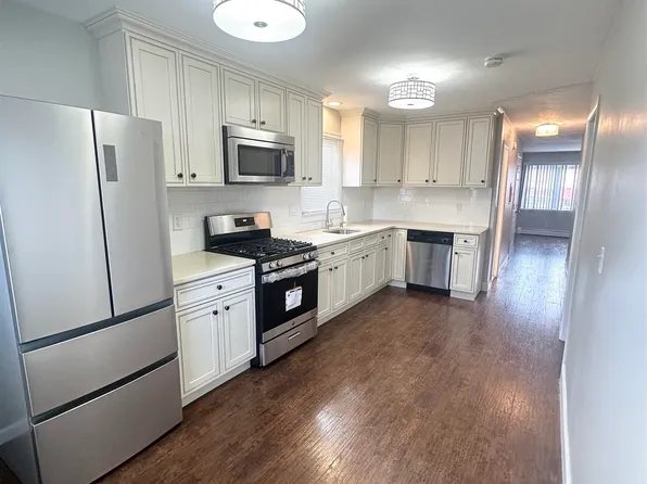 5708 Broadway image 1 of 11