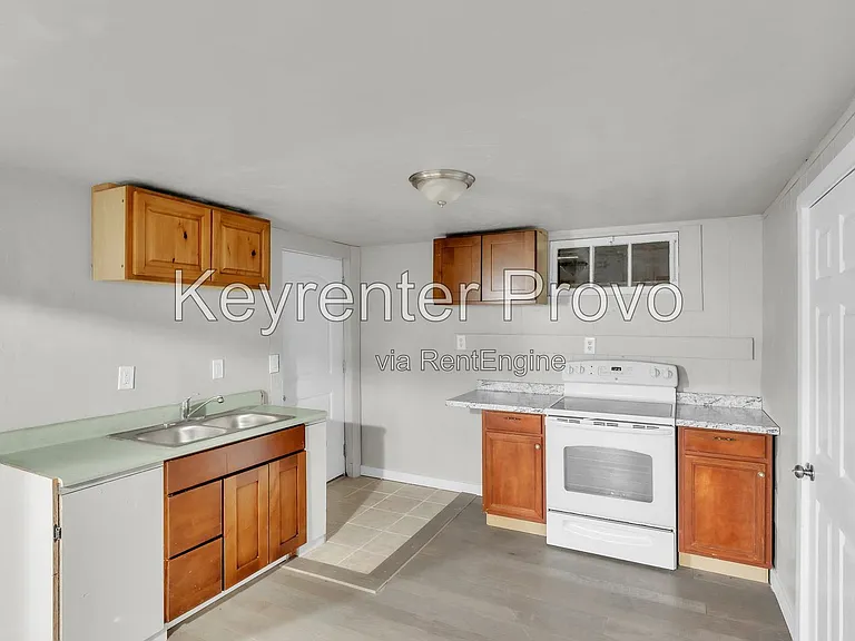 1304 E 520 South St — Photo 15