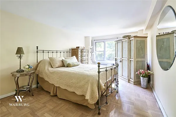 Sold by Warburg | media 3