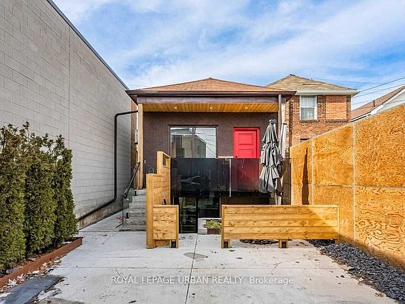 4th image of 571 Rogers Rd