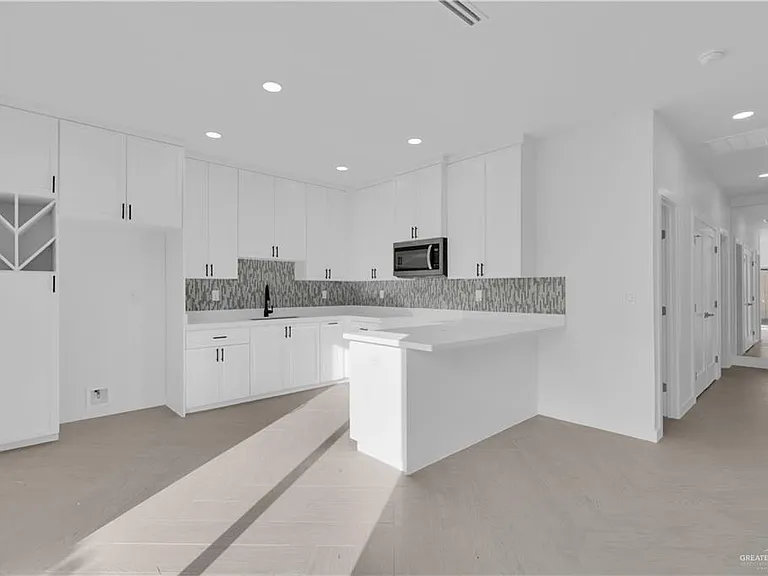 2903 Esteban St #3 — Photo 4