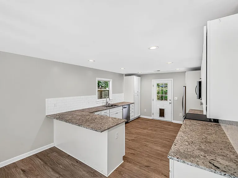 1208 Hawthorne Rd — Photo 9