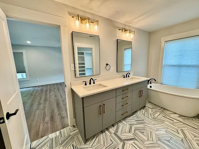3000 9th Ave — Photo 32