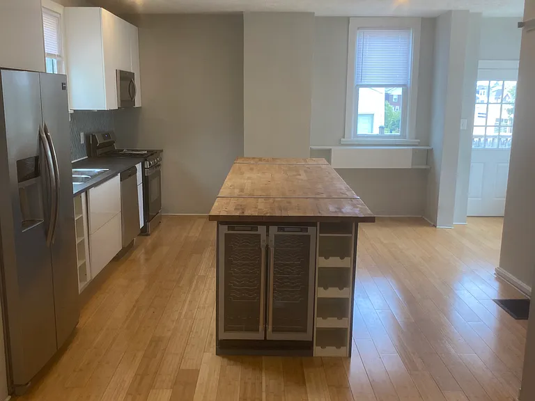 211 Sterling St — Photo 5