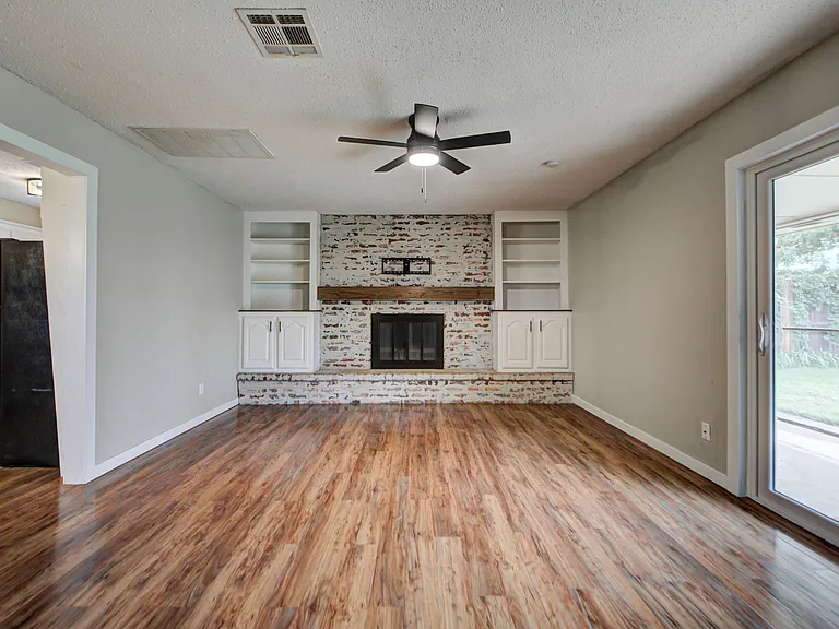 721 Vicksburg Ave — Photo 2