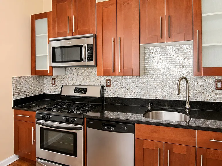136 Randolph Ave #2 — Photo 5