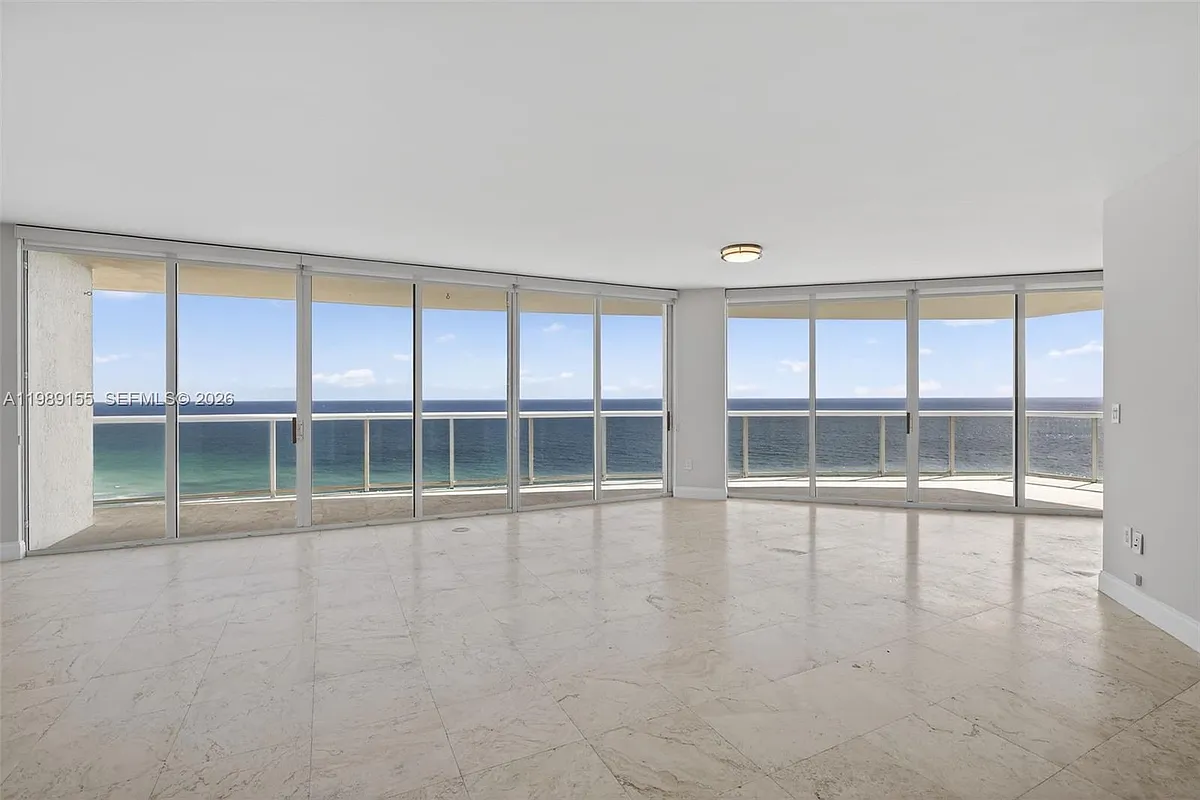 Building Photo - 18671 Collins Ave #1702
