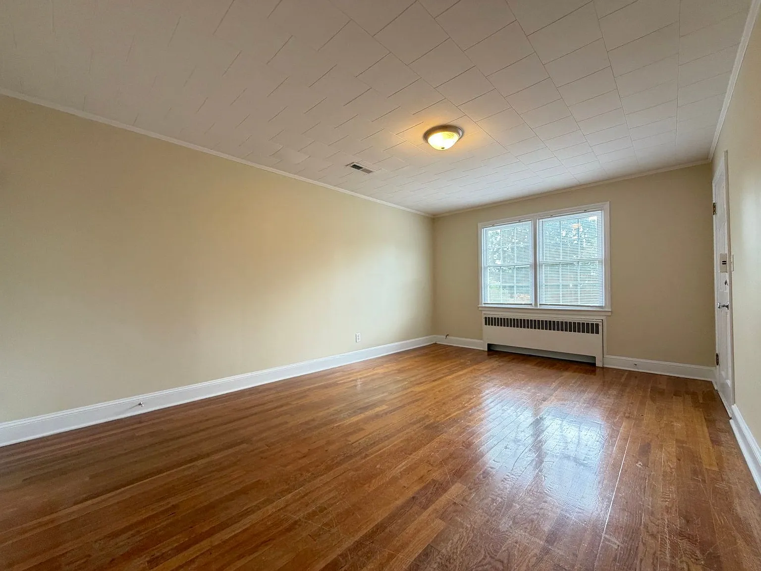 2 bed, 1.0 bath, $1,000 — Photo 2