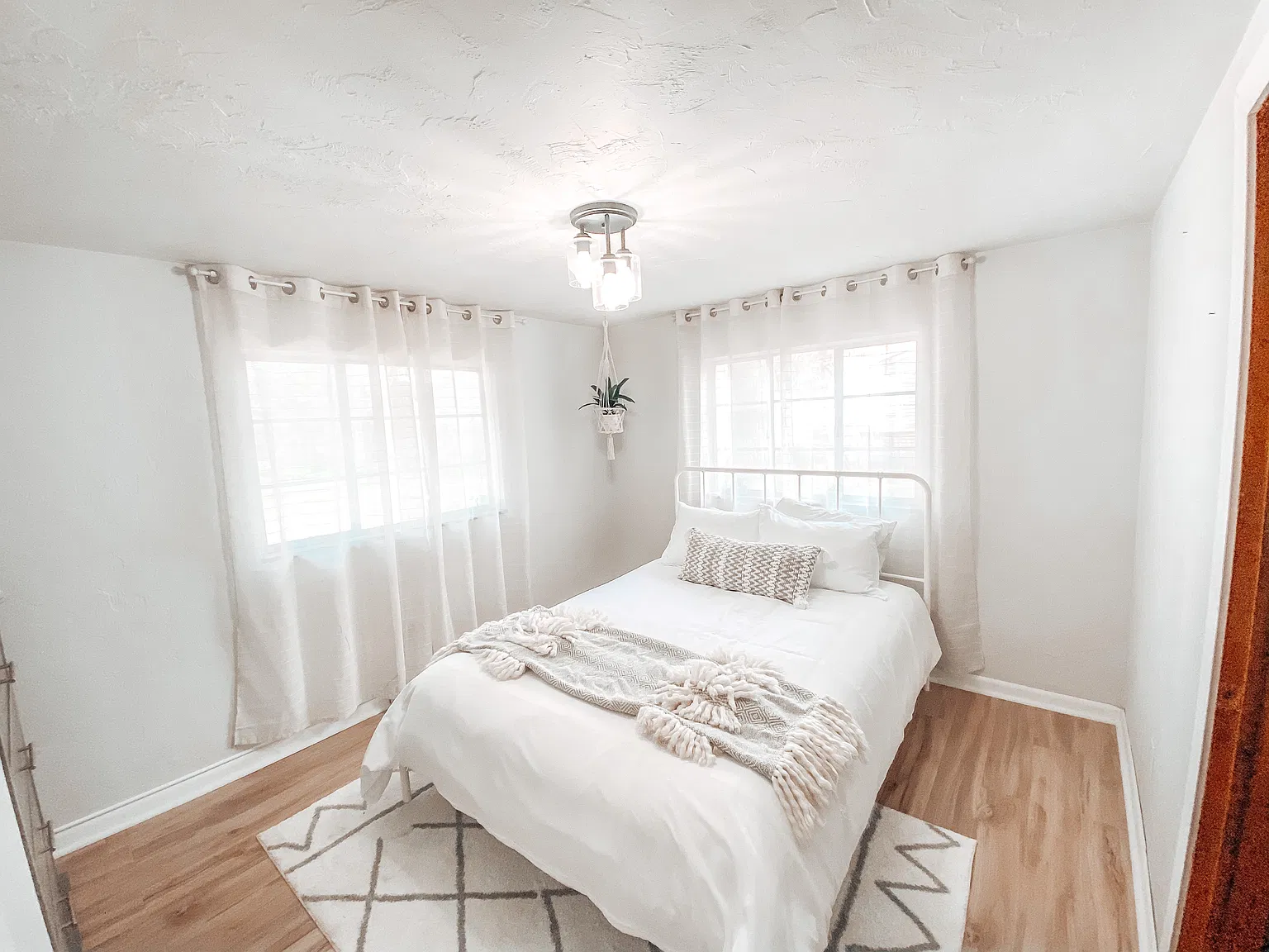 2 bed, 1129 sqft, $1,600 — Photo 3