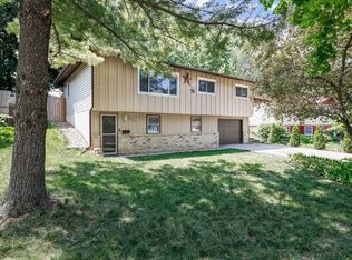 1221 Debra Ln, Madison, WI 53704