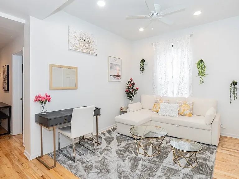 2544 N Burling St #1R — Photo 1