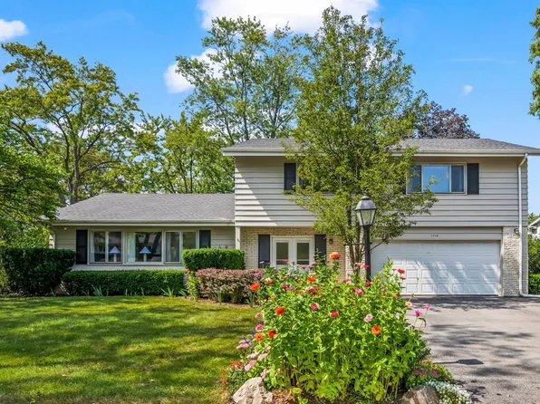 1746 Ellendale Dr, Northbrook, IL 60062