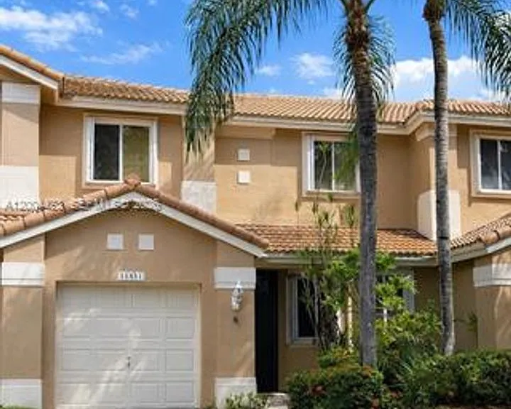 15851 SW 10th St #Townhouse 15851 — Photo 2