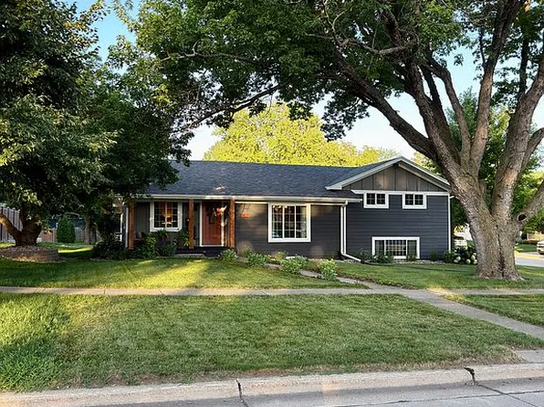 417 Florida Ave SW, Orange City, IA 51041