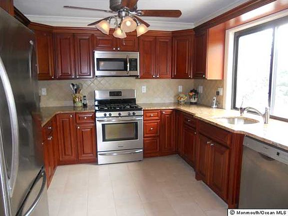 2nd image of 174 Clubhouse Dr
