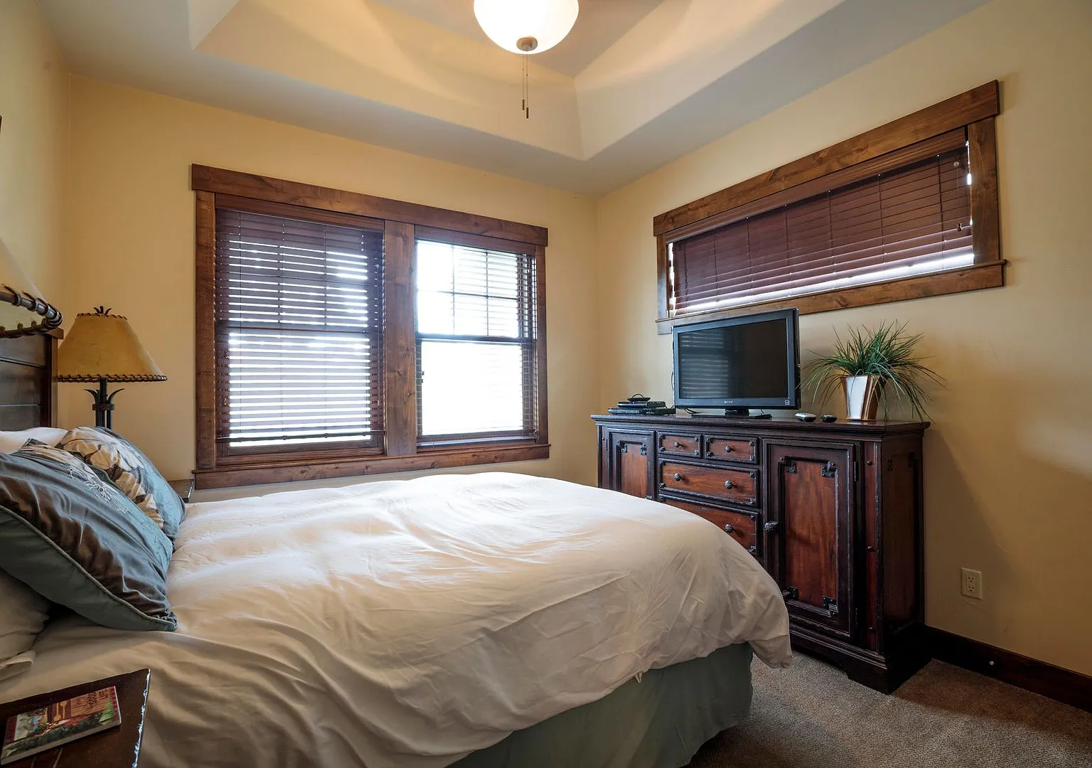Watermark Condo - Fully Furnished Oct 1st, 2026 - May 31st, 2027 — Photo 4