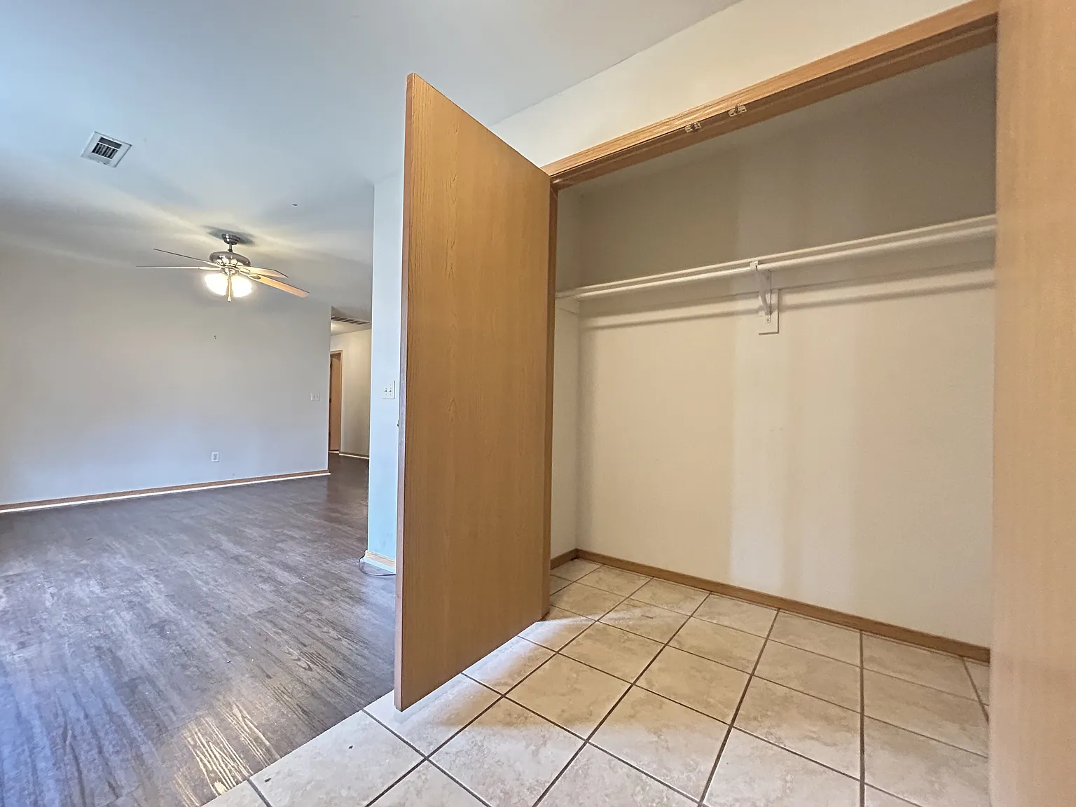 962A Remington Dr — Photo 4