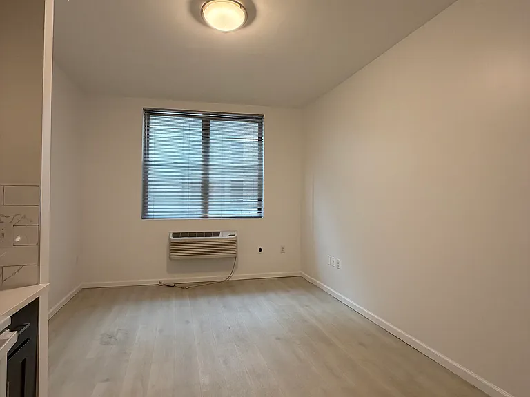 2075 Anthony Ave #404 — Photo 3