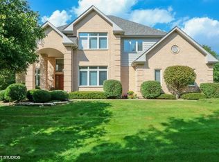 220 Carriage Trl, Barrington, IL 60010