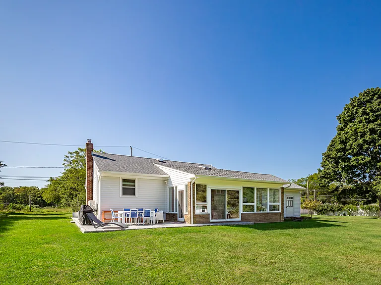 275 Maier Pl — Photo 6