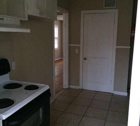 3rd image of 114 E Olive St