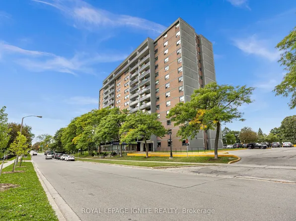 20 Gilder Dr #303, Toronto, ON M1K 5E1