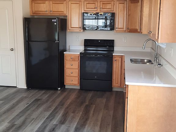 5th image of 2433 Newtown Dr