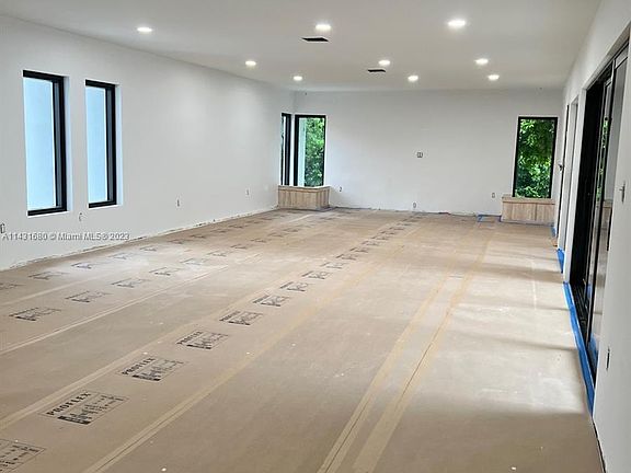 3rd image of 7521 Los Pinos Blvd