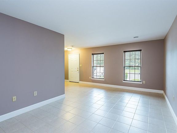 3rd image of 321 Stonehedge Ln