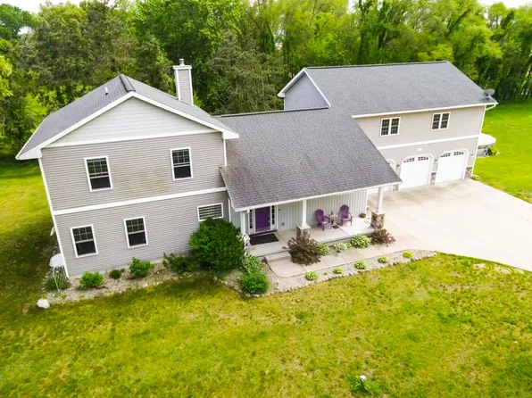 8725 W Garbow Rd, Middleville, MI 49333