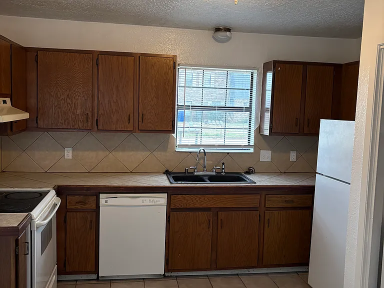 2393 Heatherfield Ln — Photo 4