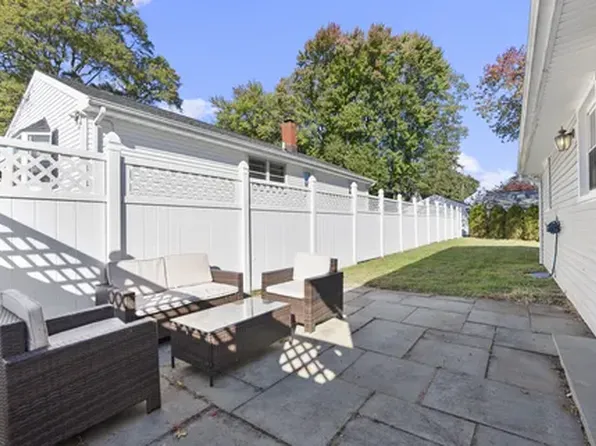 130 Park St, Stratford, CT 06614