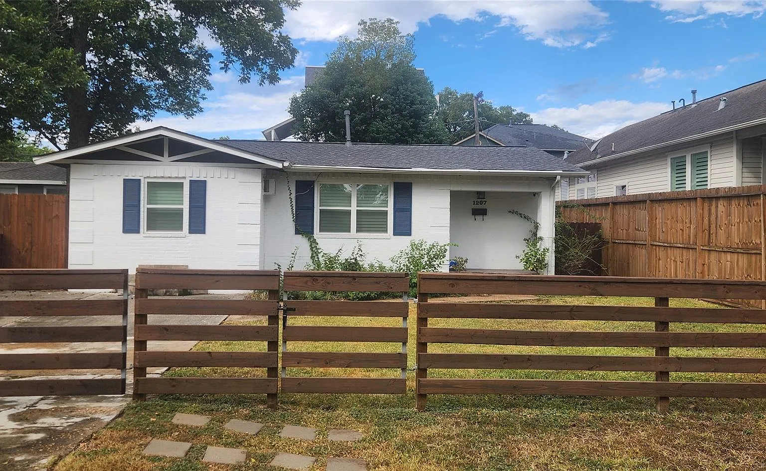 3 bed, 1.5 bath, 1168 sqft, $2,495 — Photo 1