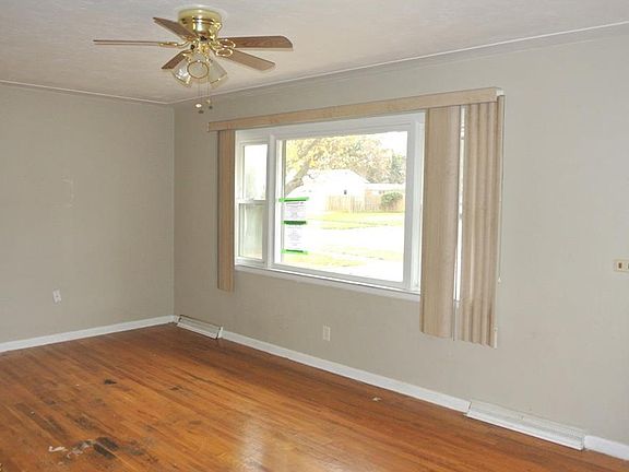 4th image of 682 Sherrie Ln