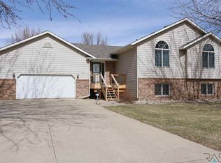 416 E 5th Ave, Lennox, SD 57039