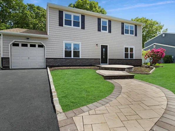 16 Sampson Avenue, Islandia, NY 11749